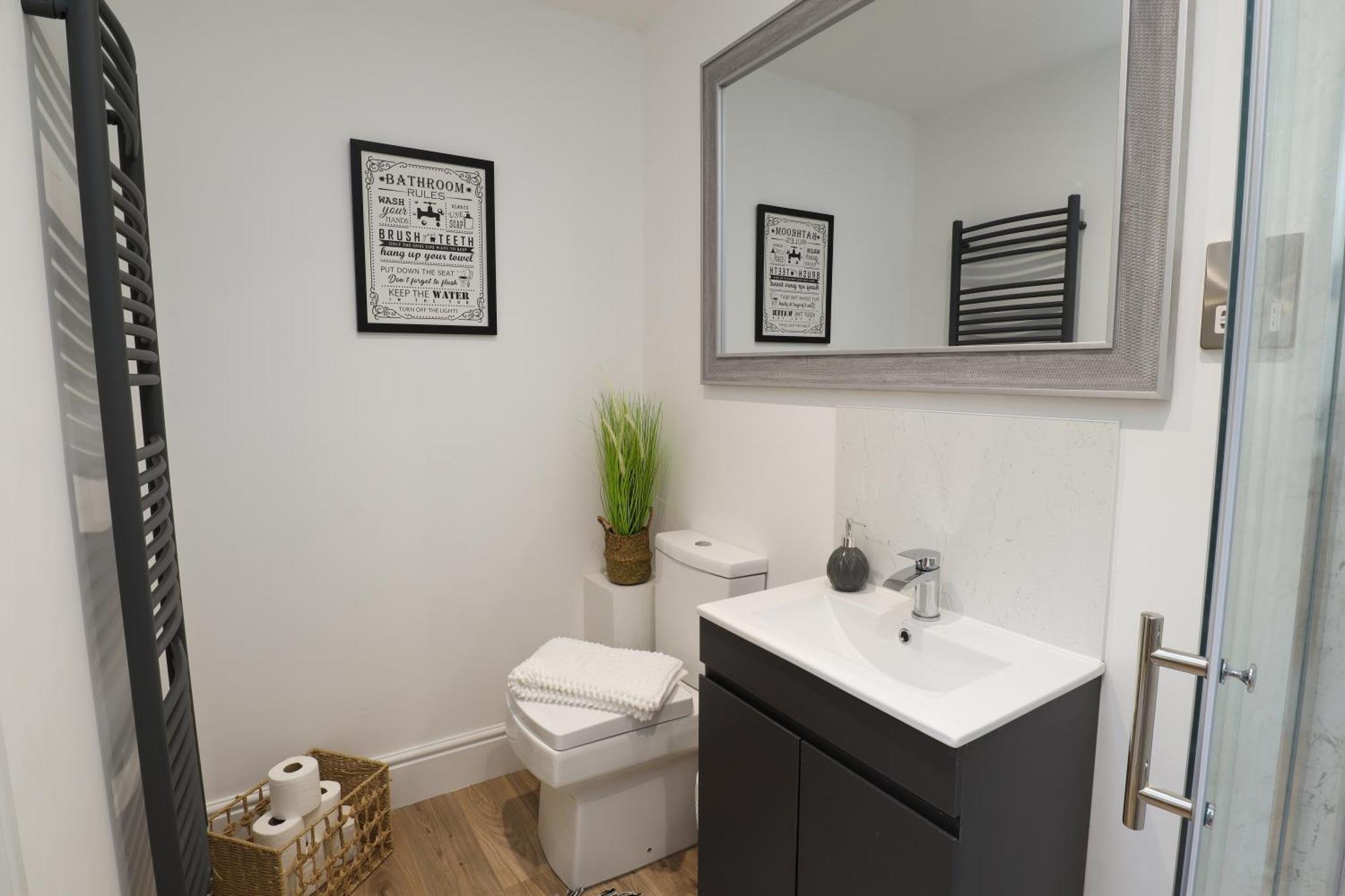 One Bed Apartment, Close To Train, City, Beach And Hospital Long Booking Welcome Eastbourne Ngoại thất bức ảnh